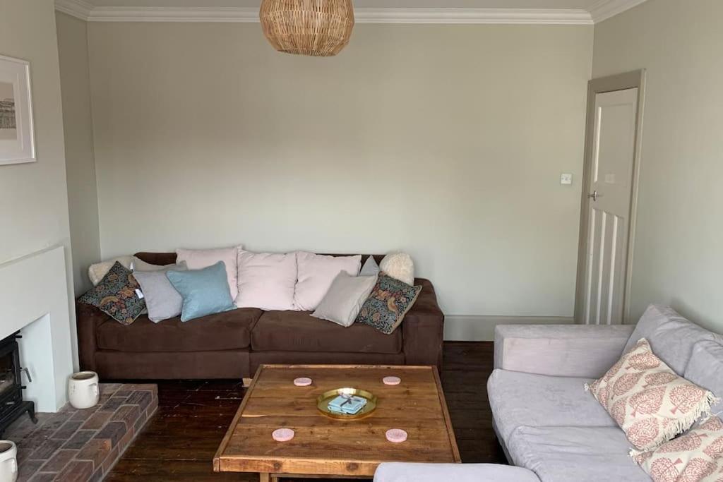 Lovely 4 Bedroom Home, Stones Throw From The Beach Brighton Exterior photo