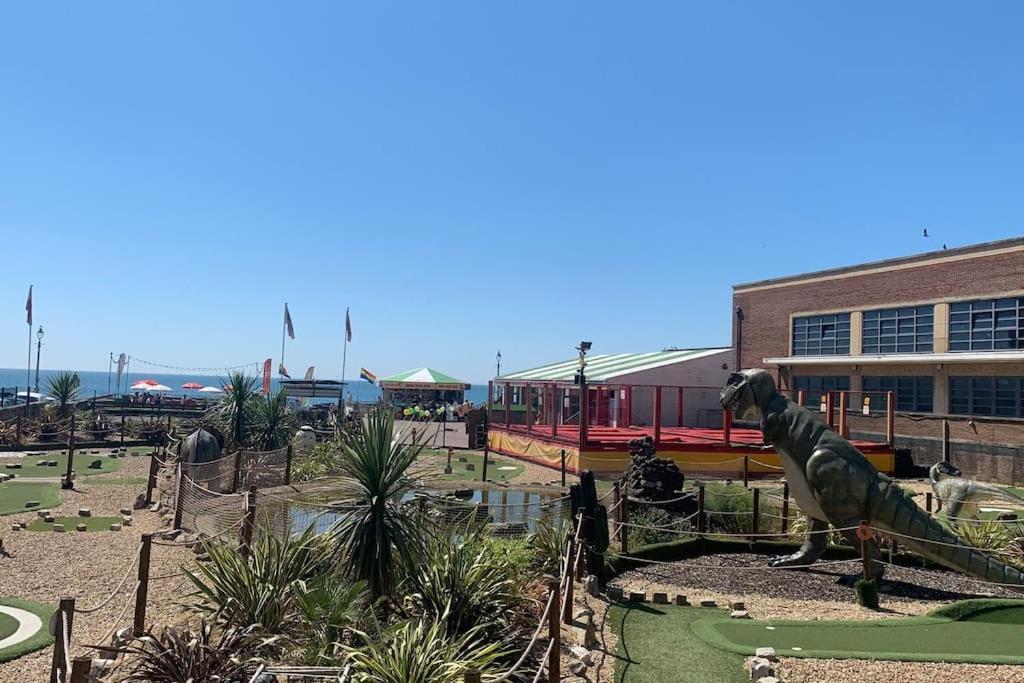 Lovely 4 Bedroom Home, Stones Throw From The Beach Brighton Exterior photo