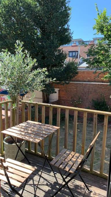 Lovely 4 Bedroom Home, Stones Throw From The Beach Brighton Exterior photo
